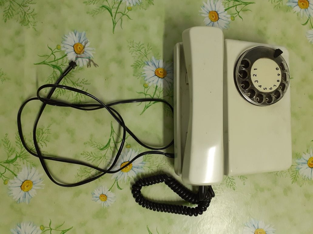 Telefon stacjonarny z PRL