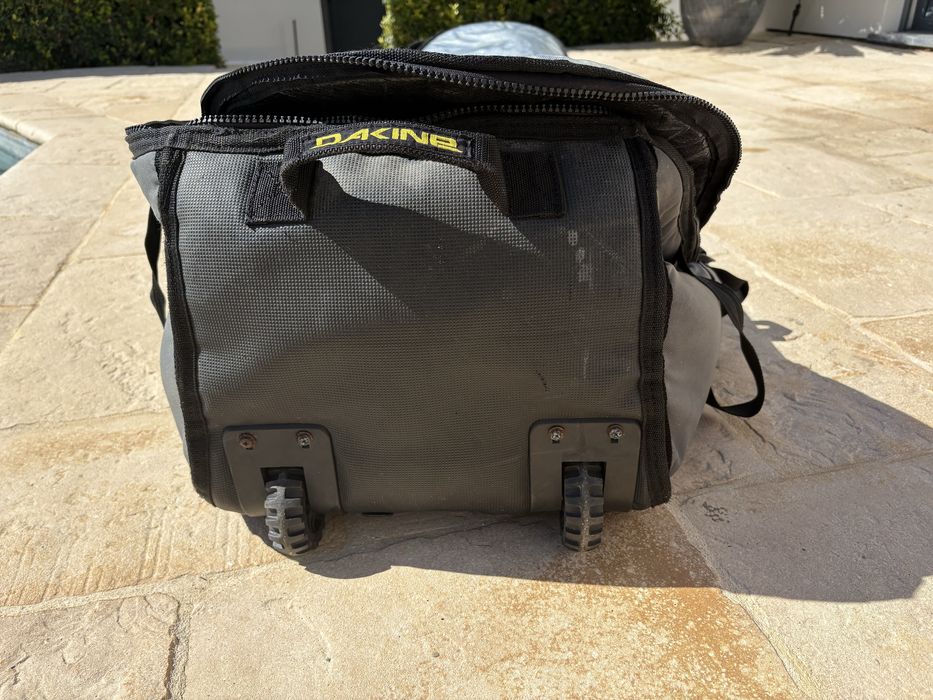 Capa Dakine para transporte de varias pranchas de surf