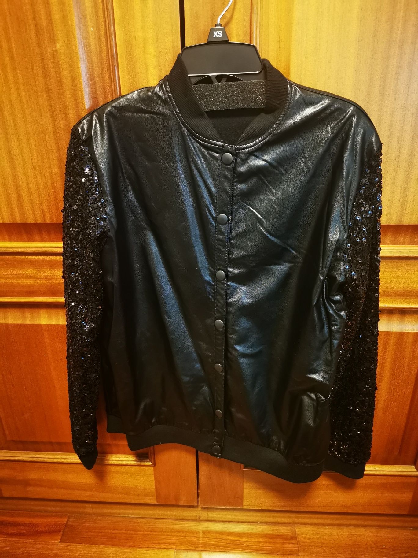 Bomber jacket de napa com lantejoulas Tezenis