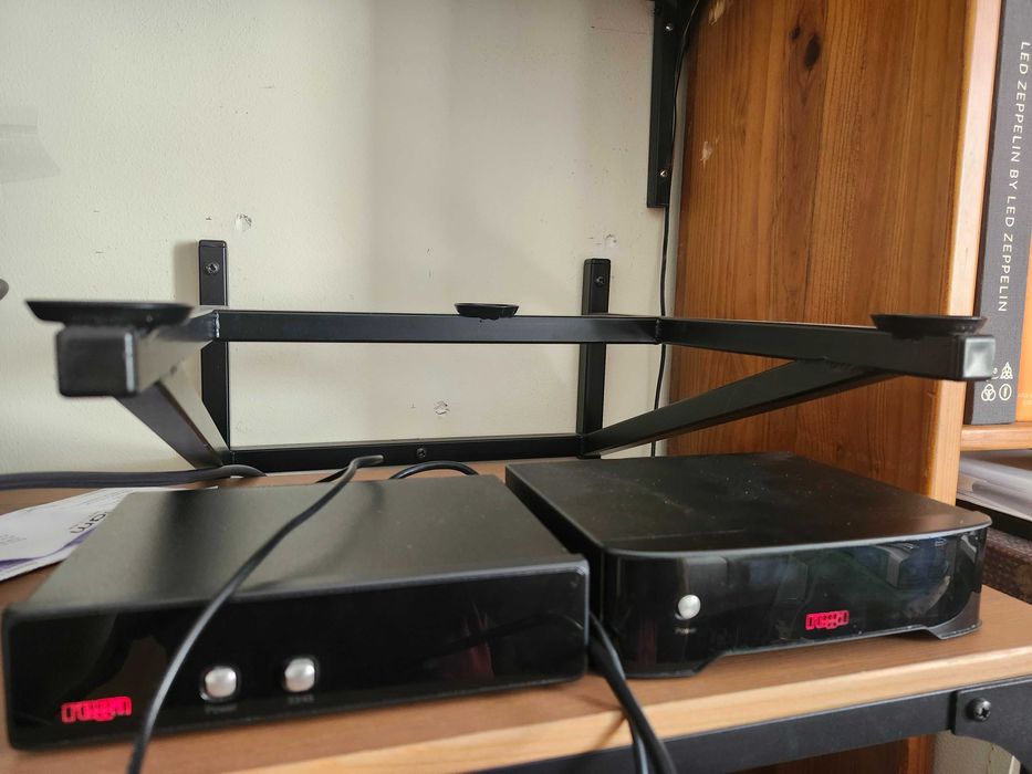 Rega Planar -  Suporte de parede para gira-discos