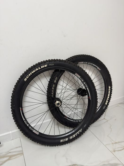 Koła 26 DT Swiss FR 6.1D super stan z oponami Polecam