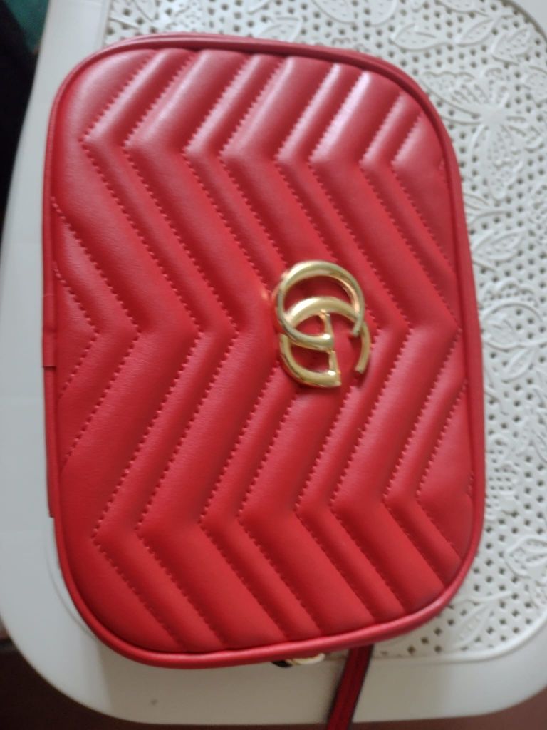 Czerwona torebka Gucci GG dwustronna