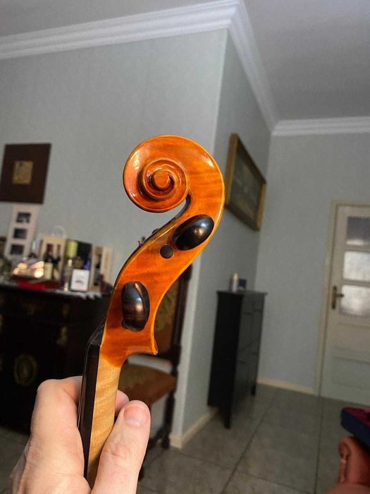 Viola d`arco em excelente estado