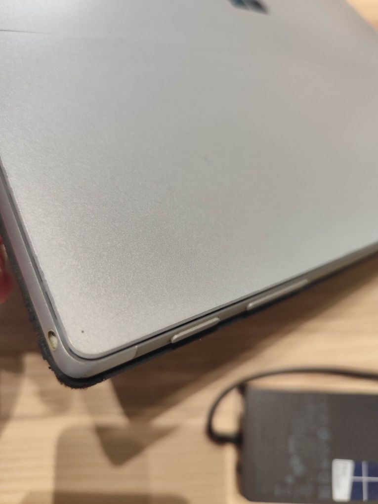 Microsoft Surface 4 Pro i5 , 8gb, 250gb com oferta de adaptador