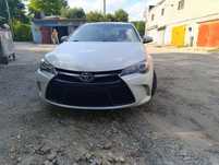 Toyota camry XLE гибрид  2015 в аренду