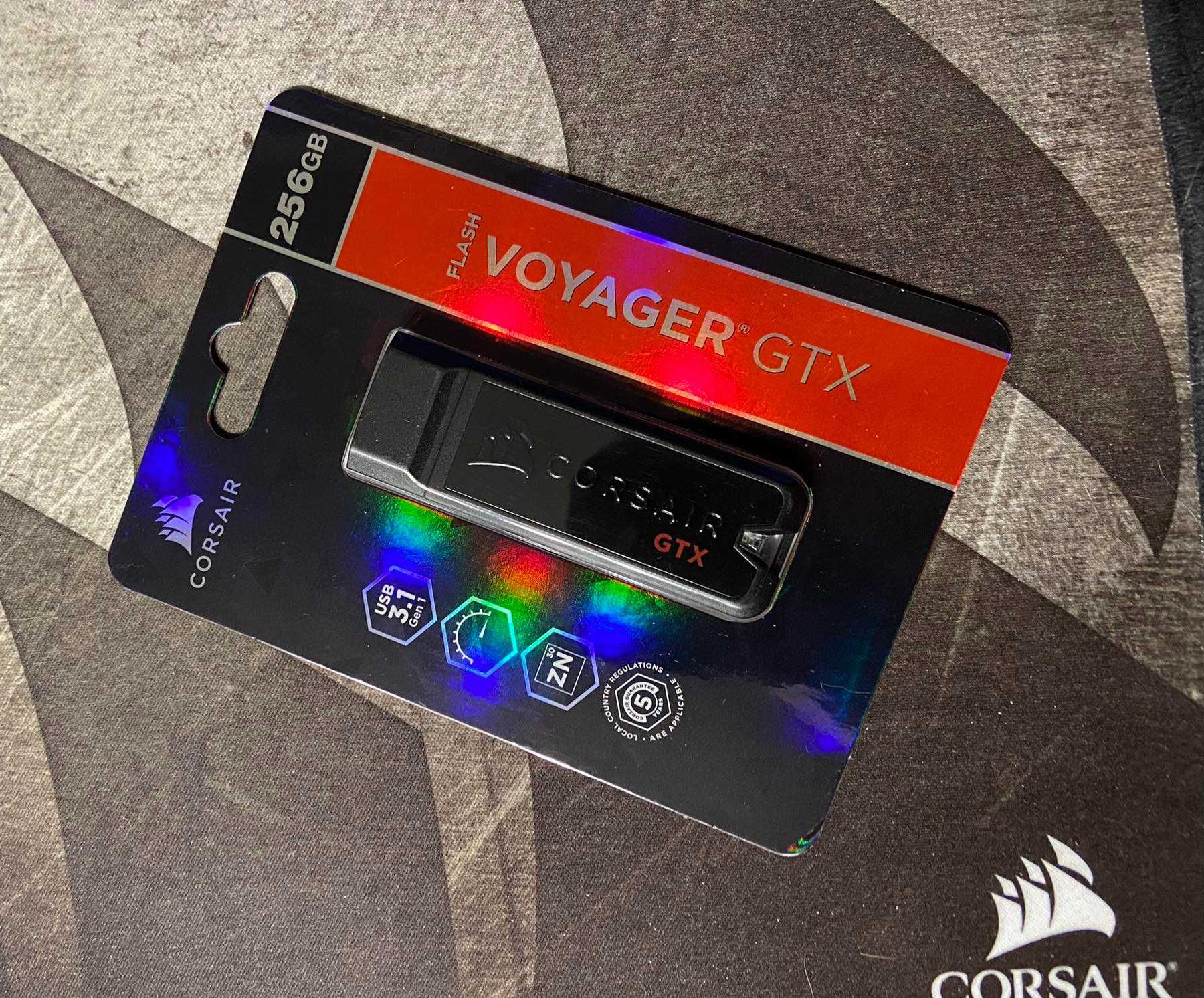 Флешка Corsair Voyager GTX 256GB USB 3.1 Black