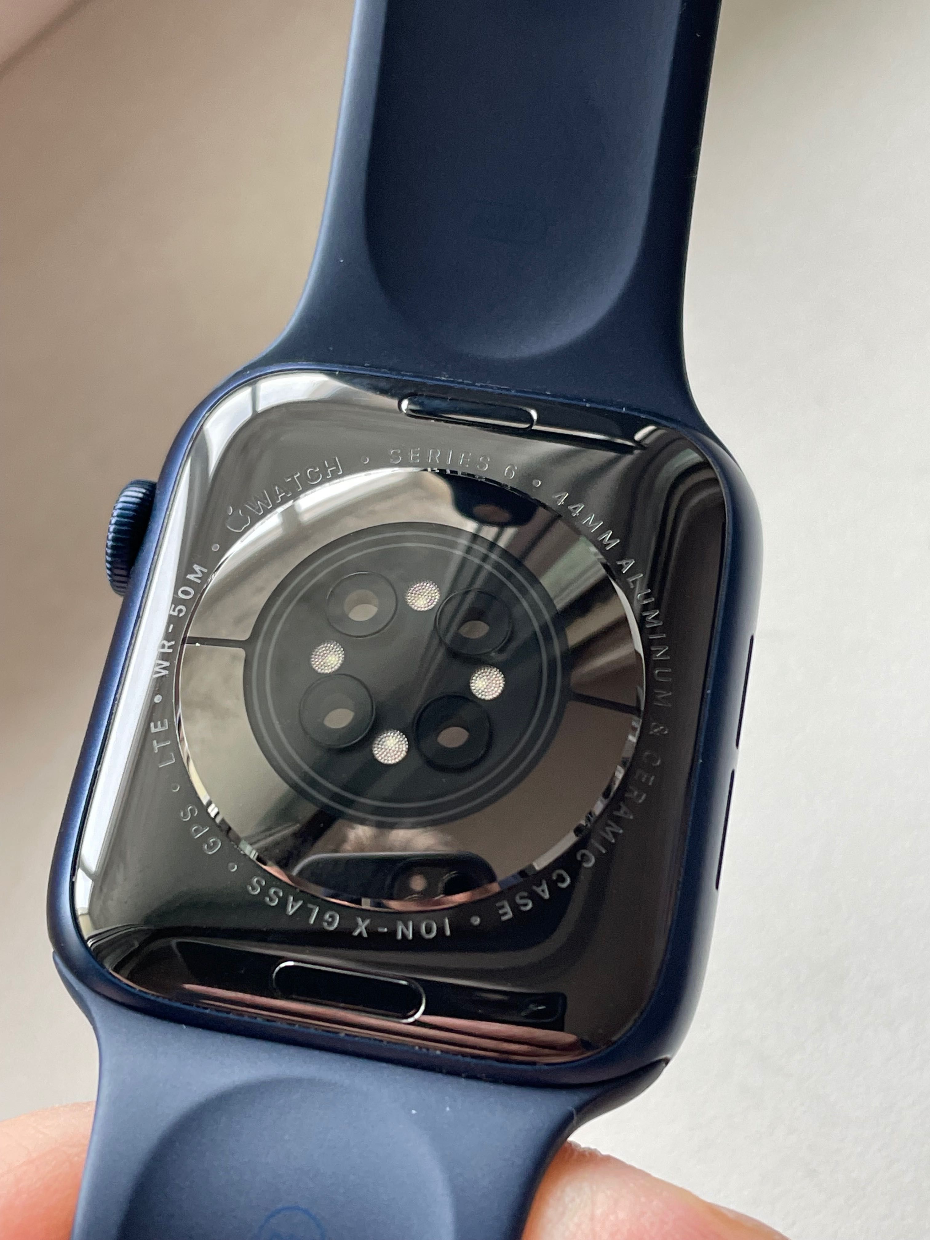 Apple Watch Series 6 GPS + Cellular 44mm