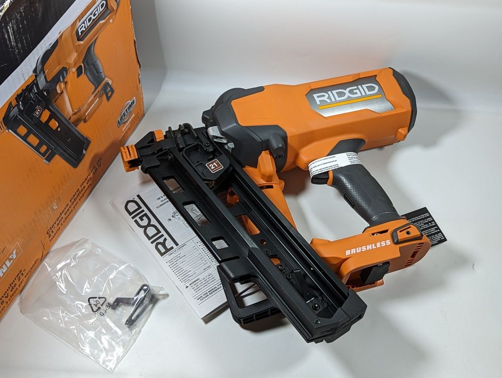 Ridgid (AEG) R09894 18v Нейлер акумуляторний під цвях 51-90мм 21°