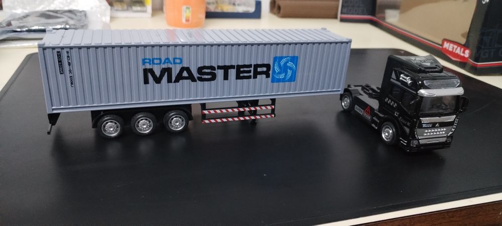 Miniatura Camião conteiner novo na caixa