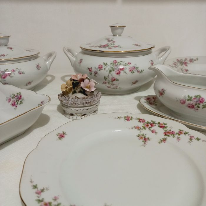 Продається вінтажний столовий порцеляновий сервіз. Німеччина.