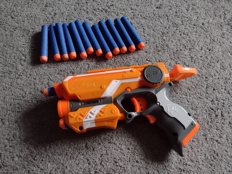 Pistolet Nerf + 15 strzalek