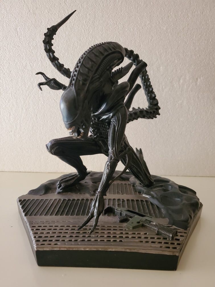 Estátua  Eaglemoss Mega special Aliens Alien Warrior