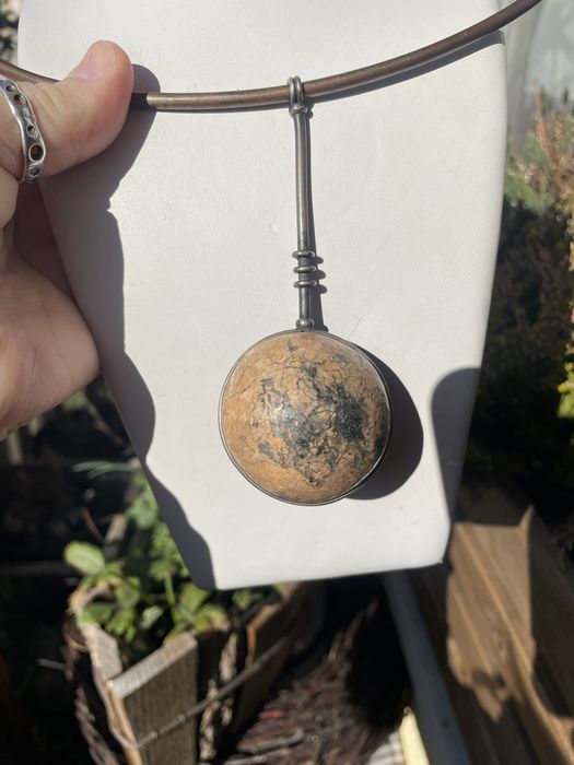 Artystyczny wisior z ceramiki