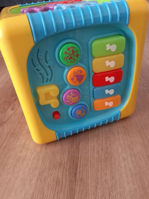 Interaktywna kostka dla dziecka