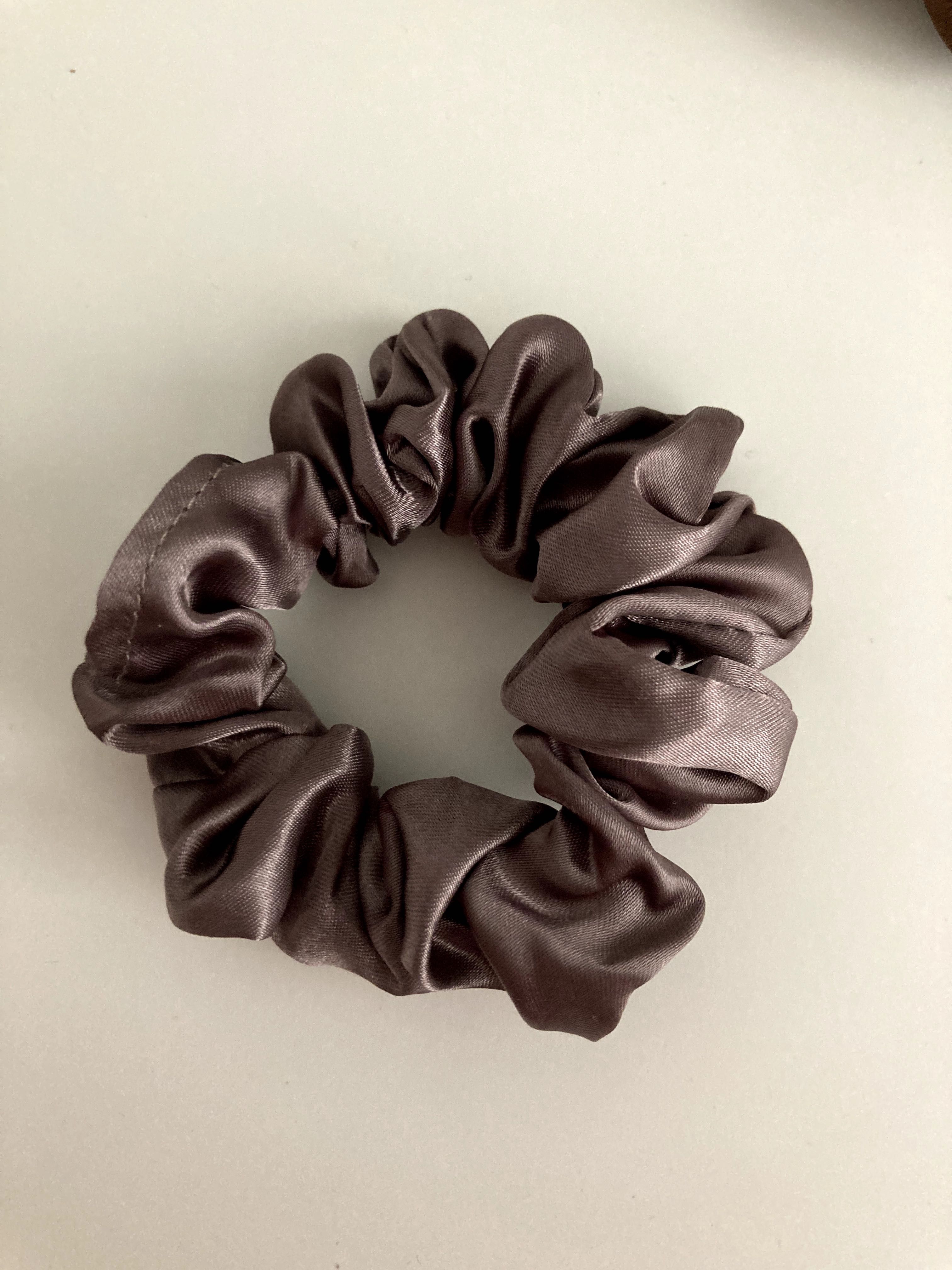 Satynowa scrunchie