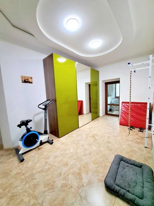 Продам сучасний будинок 350 м2 з меблями та технікою в Підгайцях.