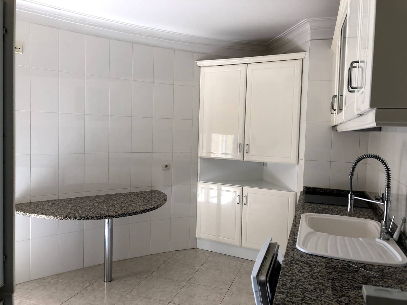 Alugo T1 + 1 boas áreas em Alfena, junto aos correios