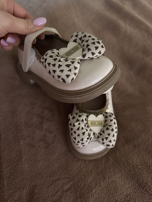 Туфлі для дівчинки