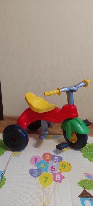 Детский трехколесный велосипед
