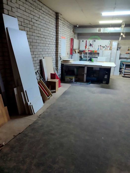 Продам виробничо - складське приміщення в районі КСК вул. Щорса 57