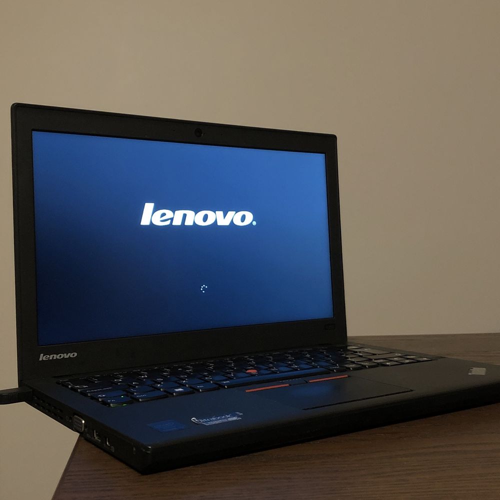 Laptop Lenovo Intel i3 8 GB 500 dysk