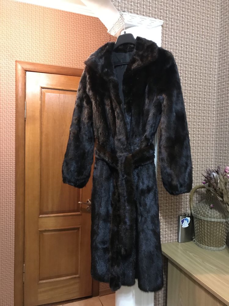 Очень срочно!Продам норковую шубу Saga mink, чёрный шоколад.