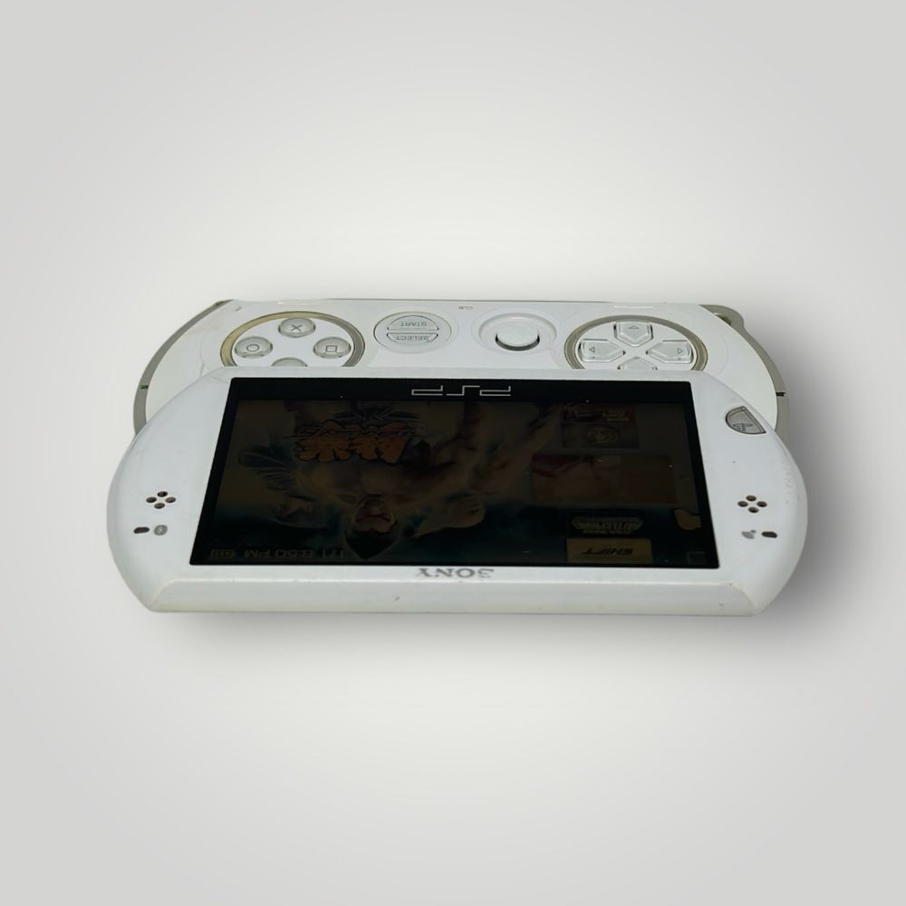 Ігрова приставка Sony PlayStation Portable GO (PSP-N1000) 16gb White