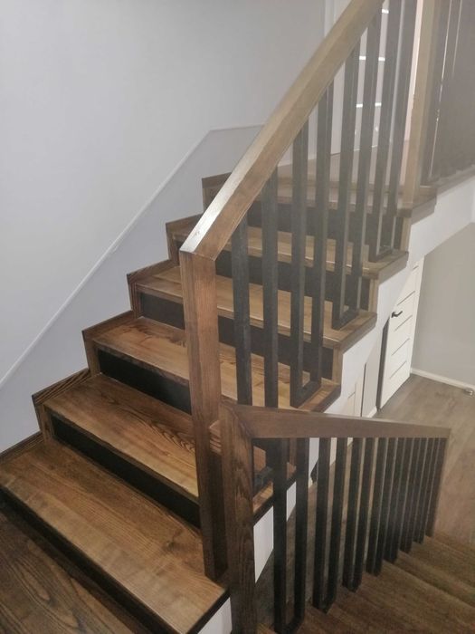 Schody drewniane / balustrady