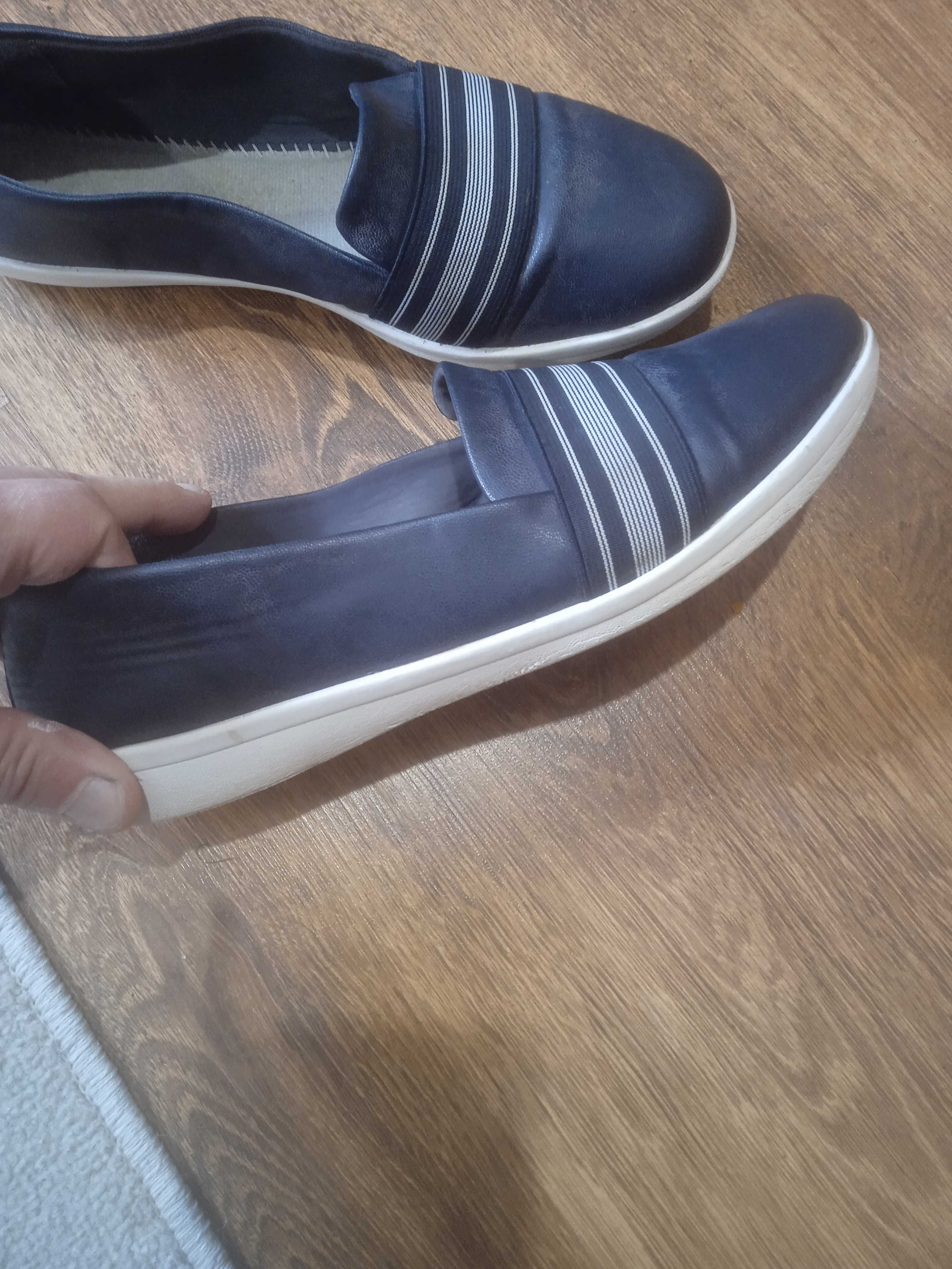 Продам жіночі шкіряні мокасини бренду Clarks