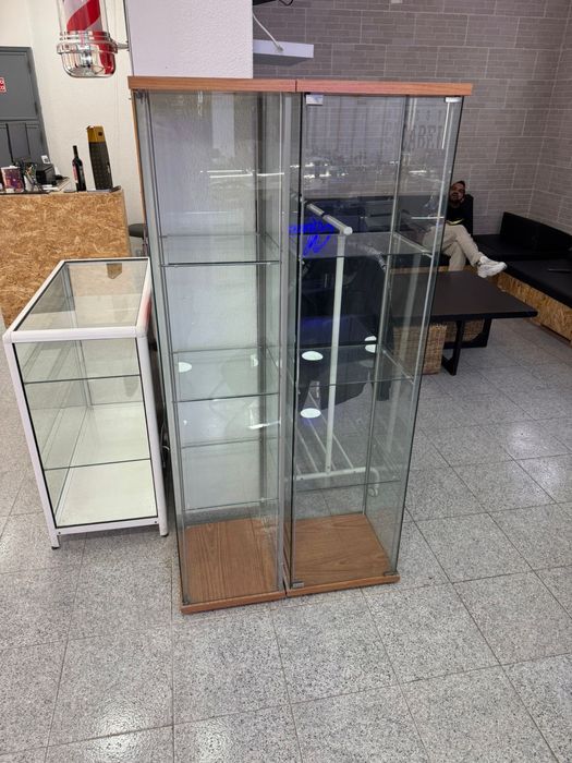 Vitrines com porta de correr