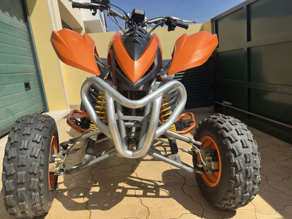 Moto 4 pouco uso.