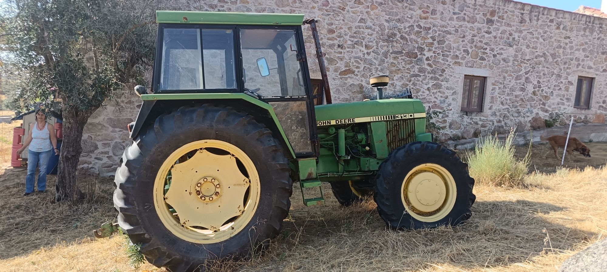 Trator John Deere com Alfaias Agrícolas