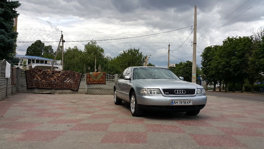 Продам Audi A8 D2