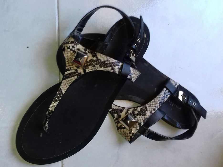 Sapatos elegantes de senhora