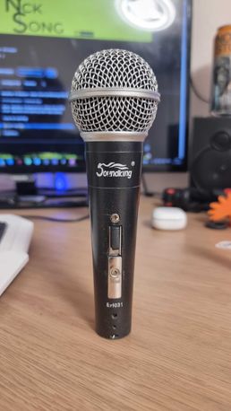 Продам динамічний мікрофон Soundking EH031