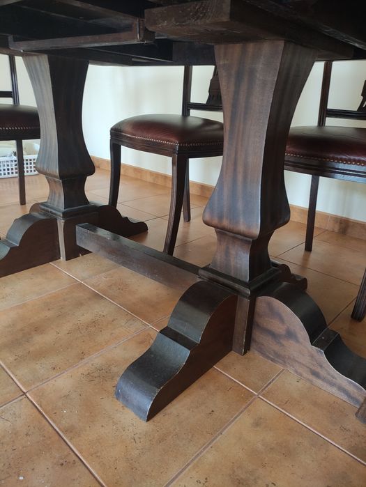 Mesa e cadeiras sala jantar