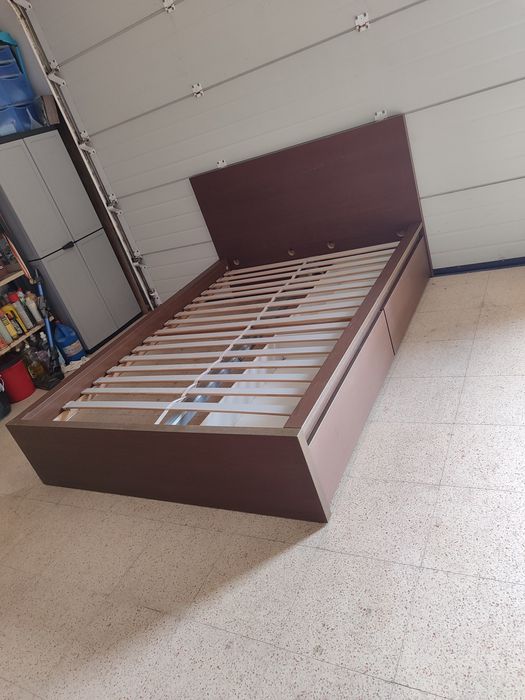 Cama IKEA 2,00x1,40 bom estado possibilidade de entrega