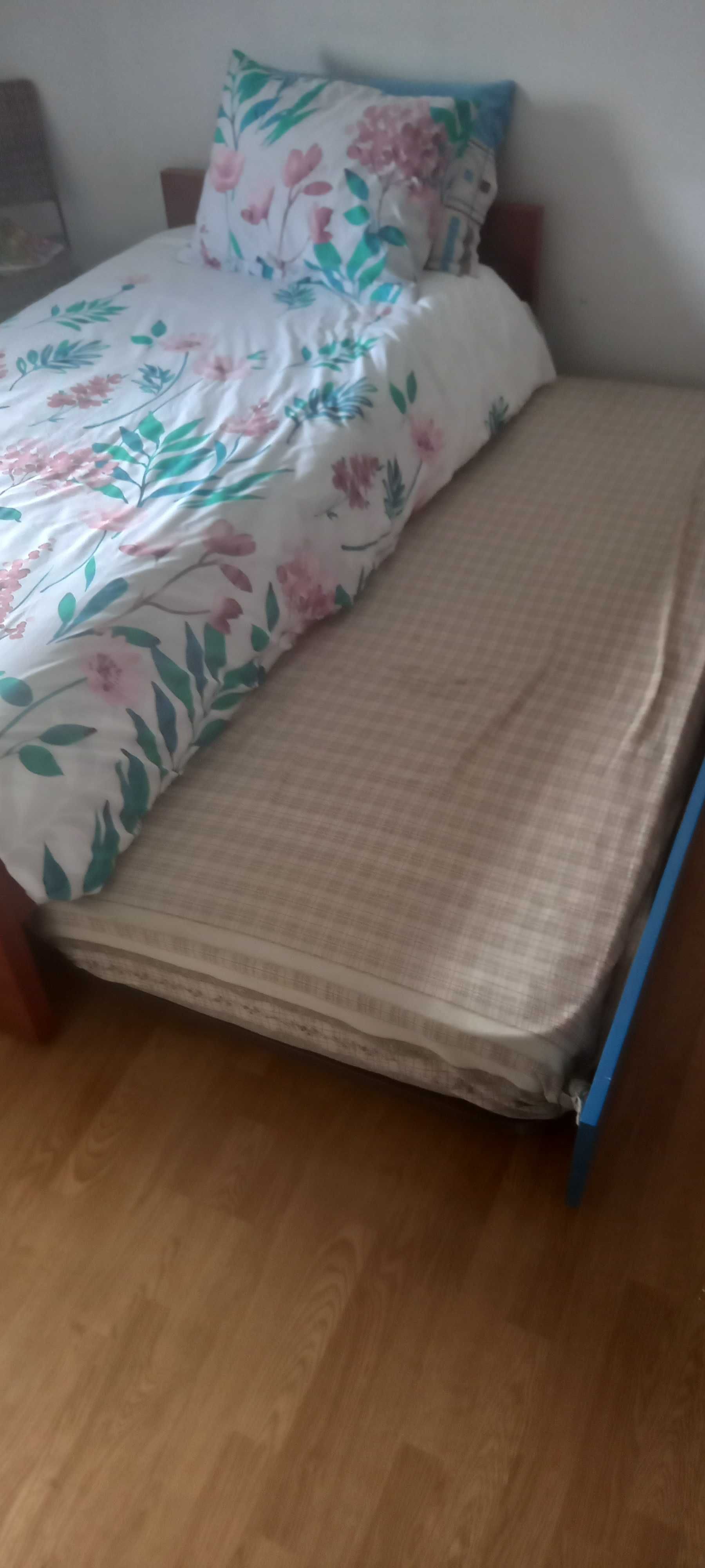 Vendo cama dupla de Solteiro-negociável