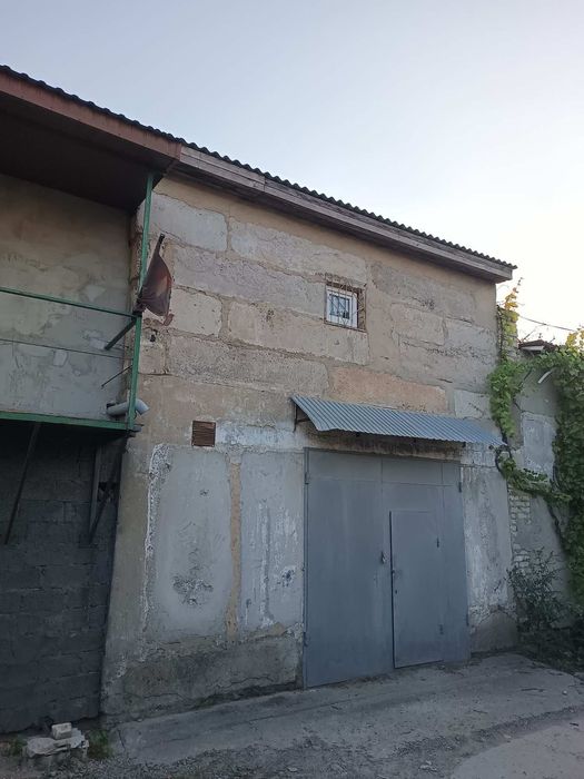 Гараж каменный,двухэтажный