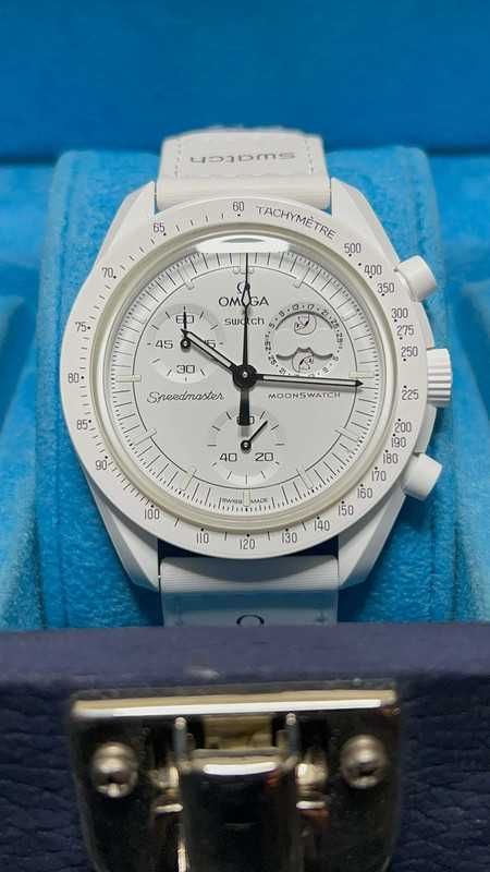 Zegarek Omega Swatch Snoopy SO33W700 – Biała Elegancja