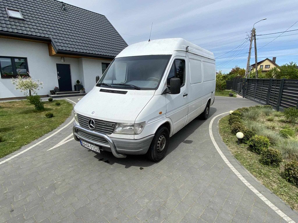 Mercedes sprinter 210D 2,9 średni wysoki