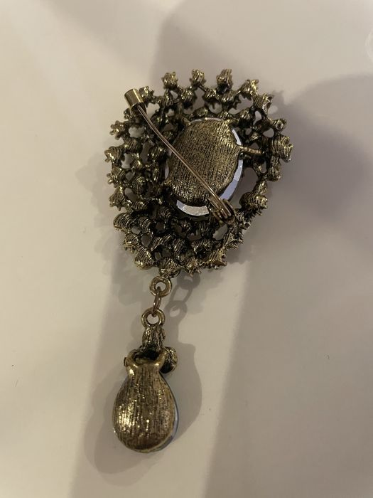 Набор бижутерии(брошь,кольцо и серьги)