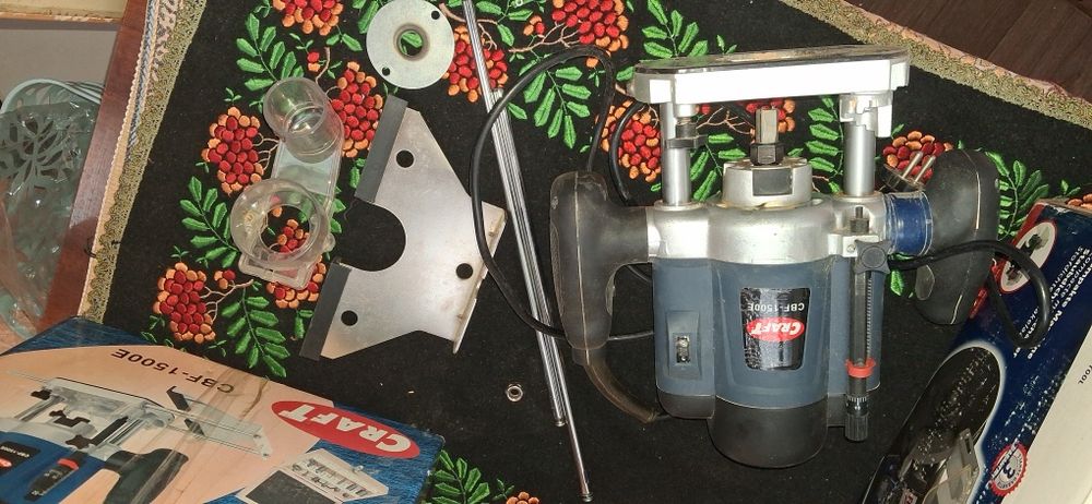 Ручной фрезер б / у полный комплект в коробке