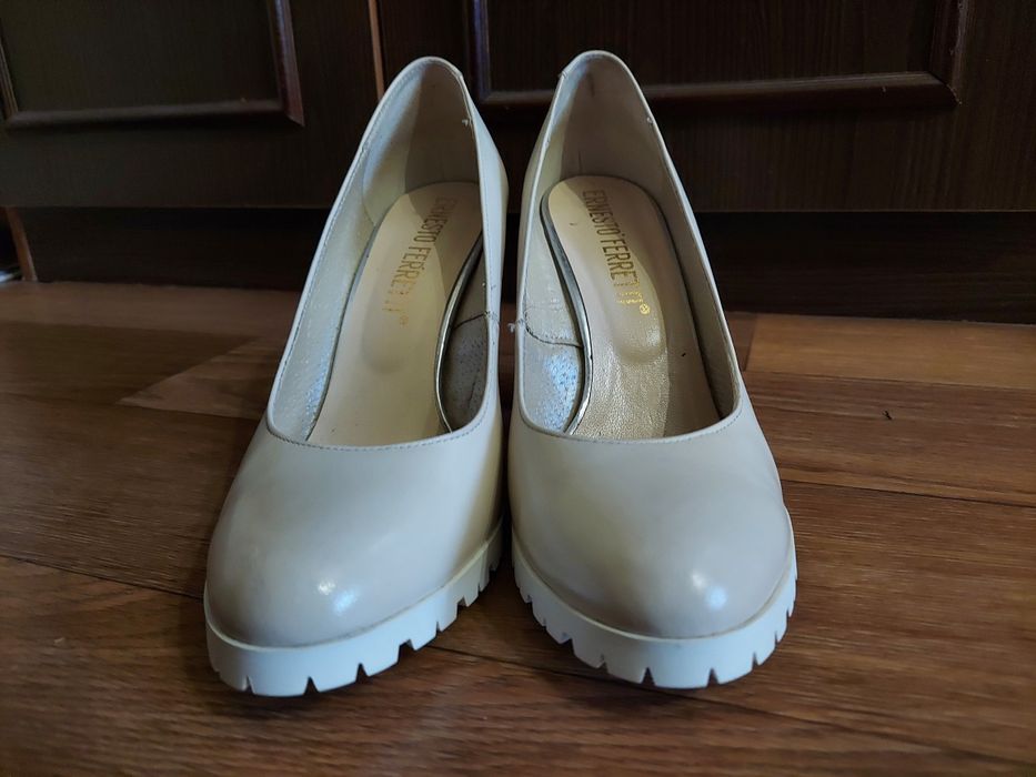 Жіночі шкіряні туфлі