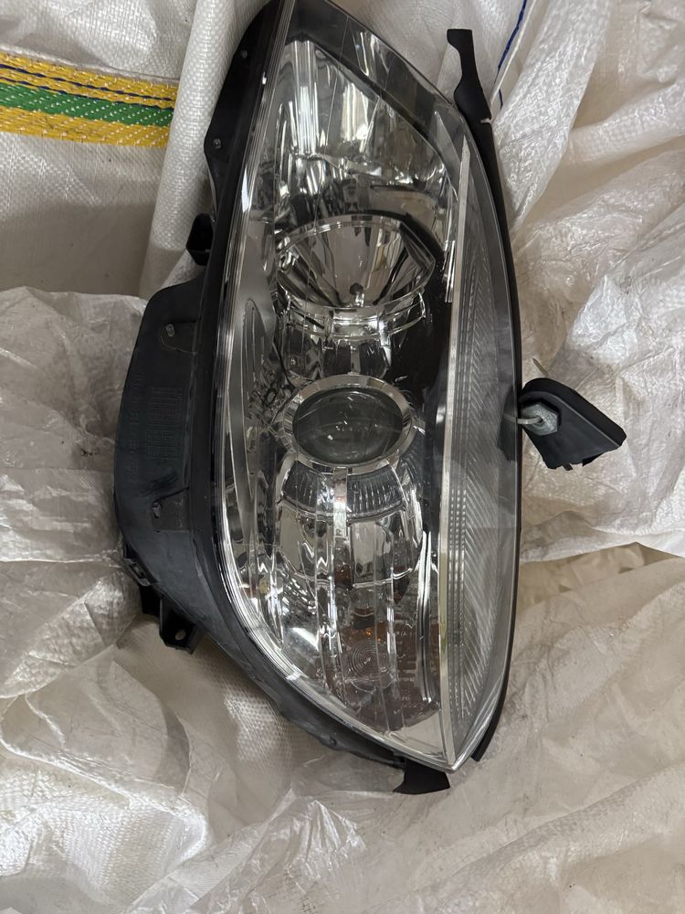 MERCEDES W204 Lampa lewa przednia europa