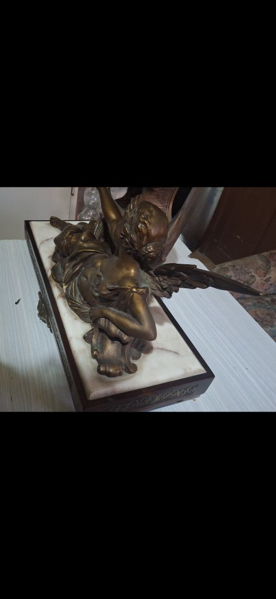Relógio Antigo em pedra