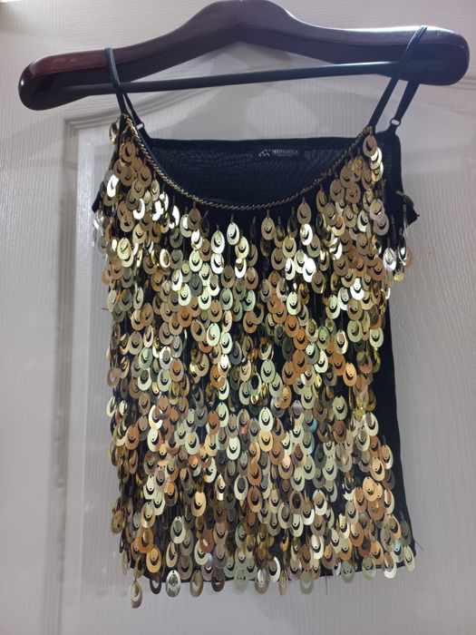 Майка з паєтками