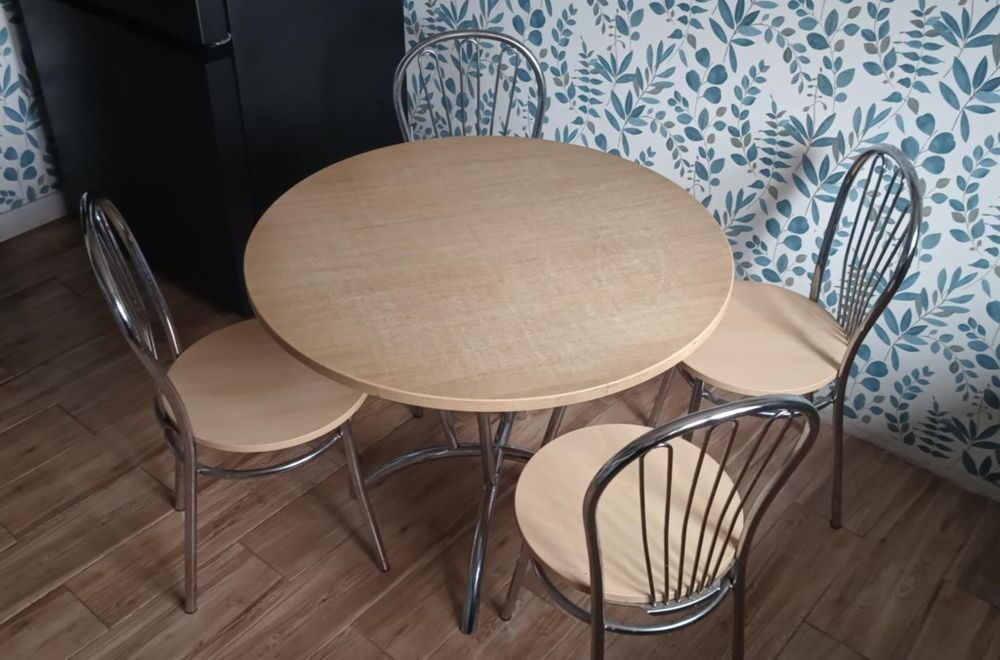Stół + 4 krzesła
