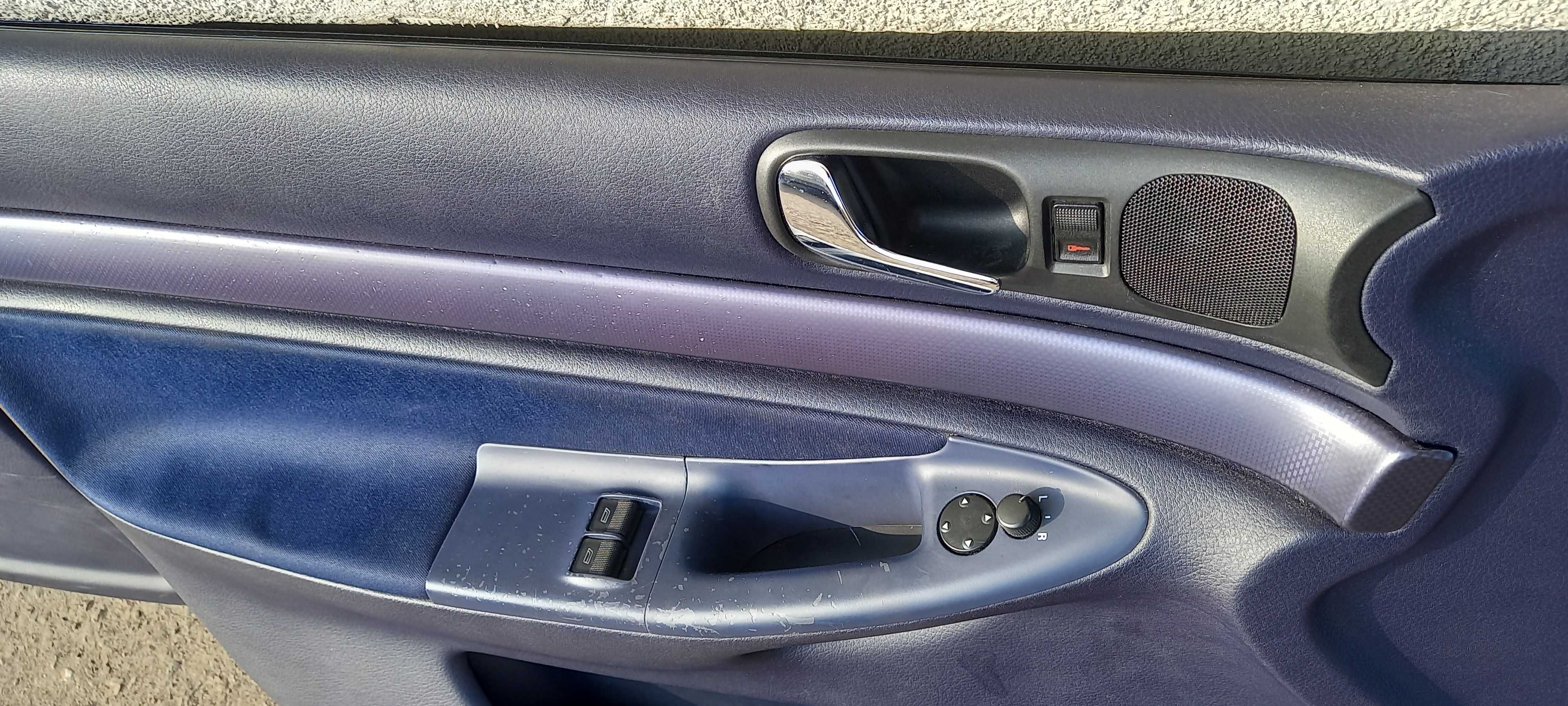 Boczki tapicerka drzwi Audi A4 B5 granatowe