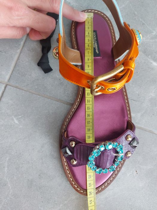 Сандалі DOLCE &GABBANA  40 р(25см),босоніжки 
Нові
Повністю шкіряні .(